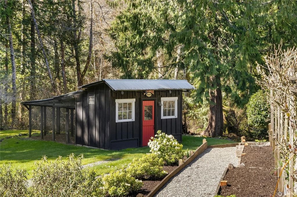 Priced at $4.2M, This Bainbridge Island Home Seamlessly Blends Modern Amenities With Serene Natural Surroundings