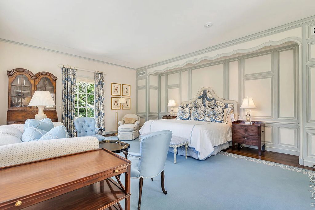 Welcome to 120 Via Del Lago, Palm Beach, Florida a Marion Sims Wyeth designed classic masterpiece. This 13,000+ sq ft Estate boasts 7 beds, 12 baths, expansive indoor/outdoor living areas, gardens, pool and separate guest house.