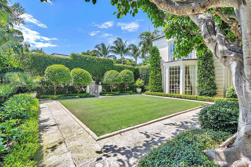 Welcome to 120 Via Del Lago, Palm Beach, Florida a Marion Sims Wyeth designed classic masterpiece. This 13,000+ sq ft Estate boasts 7 beds, 12 baths, expansive indoor/outdoor living areas, gardens, pool and separate guest house.