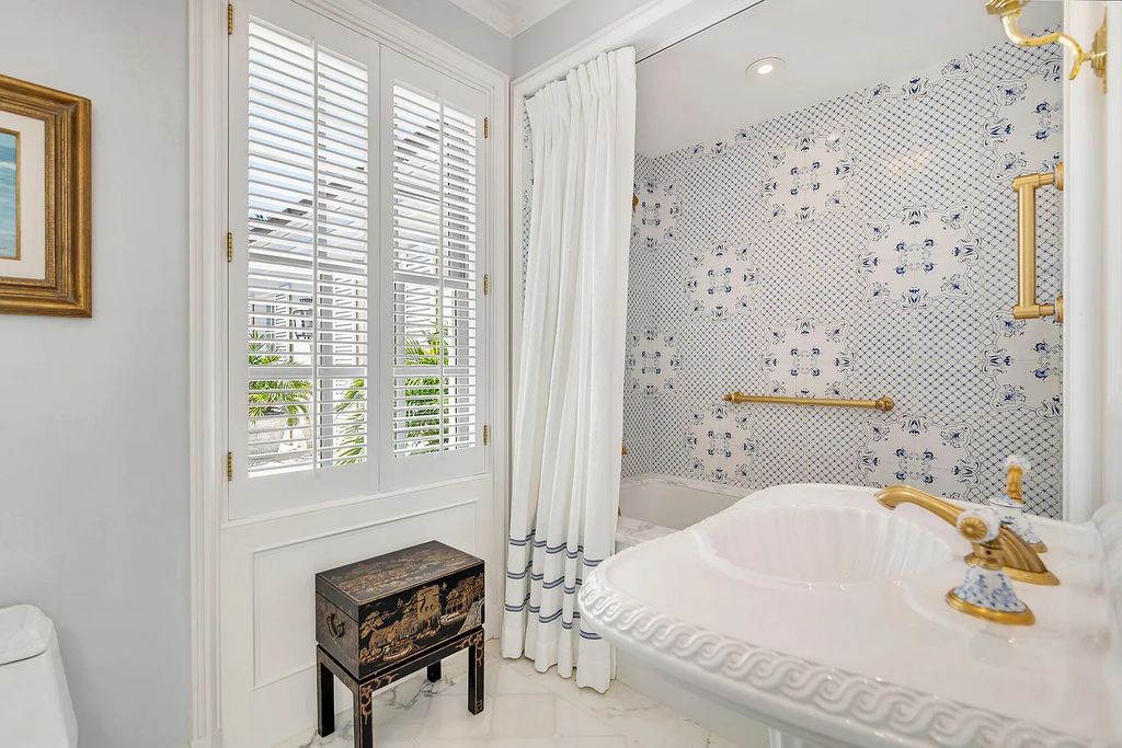 Welcome to 120 Via Del Lago, Palm Beach, Florida a Marion Sims Wyeth designed classic masterpiece. This 13,000+ sq ft Estate boasts 7 beds, 12 baths, expansive indoor/outdoor living areas, gardens, pool and separate guest house.