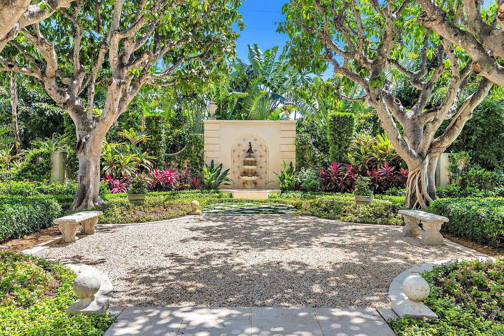 Welcome to 120 Via Del Lago, Palm Beach, Florida a Marion Sims Wyeth designed classic masterpiece. This 13,000+ sq ft Estate boasts 7 beds, 12 baths, expansive indoor/outdoor living areas, gardens, pool and separate guest house.