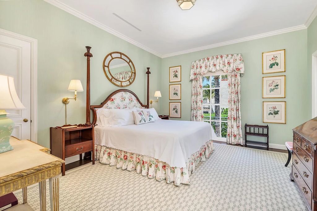 Welcome to 120 Via Del Lago, Palm Beach, Florida a Marion Sims Wyeth designed classic masterpiece. This 13,000+ sq ft Estate boasts 7 beds, 12 baths, expansive indoor/outdoor living areas, gardens, pool and separate guest house.