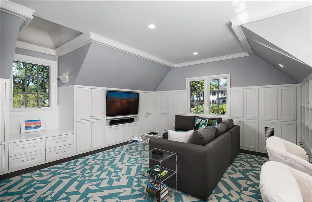 Tokeneke Dream Home: Renovated Waterfront Gem in Darien, CT with an Asking Price of $7.5M