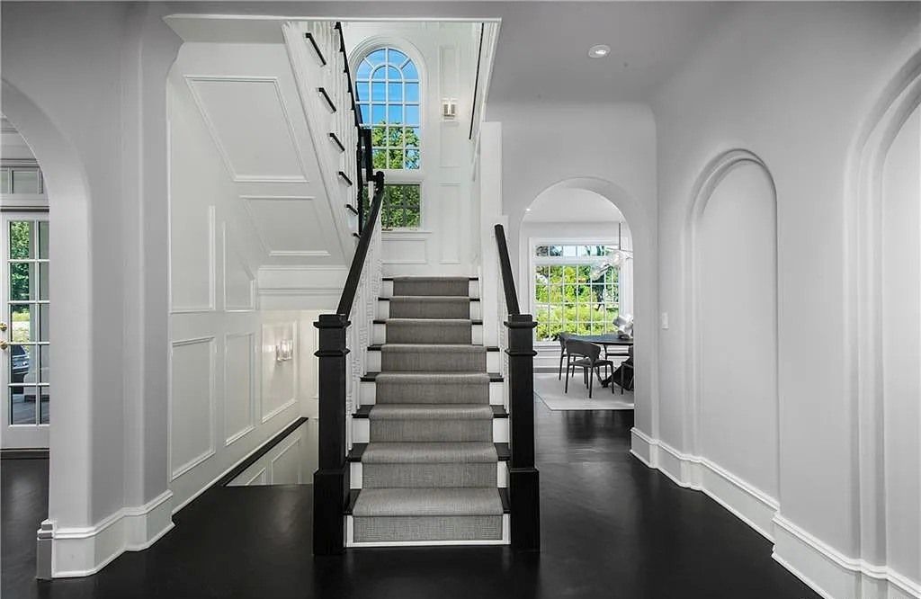 Tokeneke Dream Home: Renovated Waterfront Gem in Darien, CT with an Asking Price of $7.5M