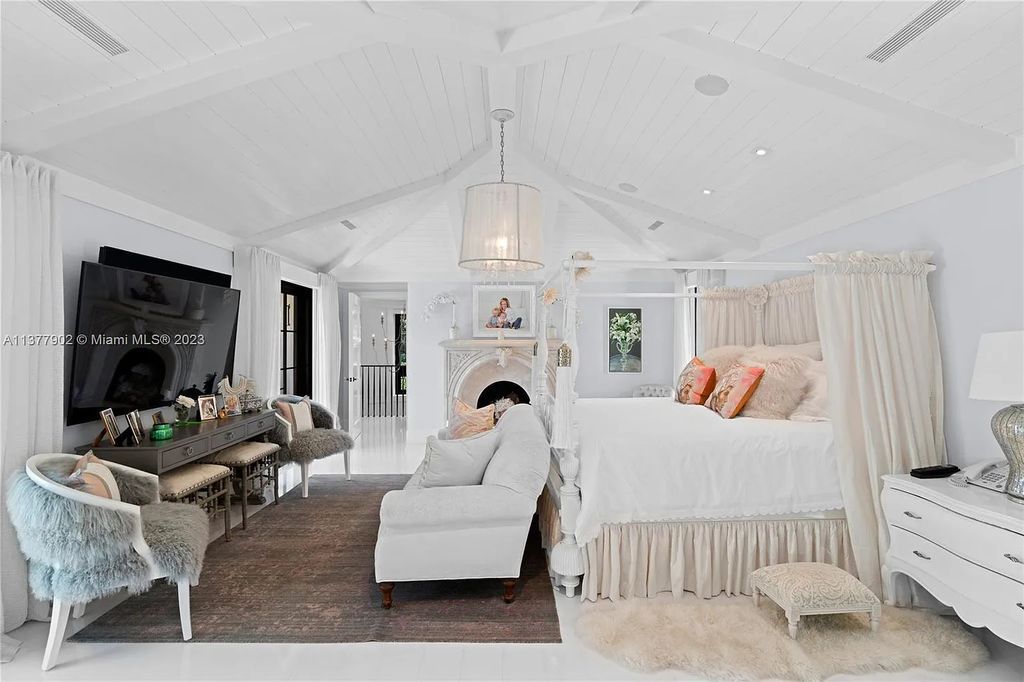 This luxurious 5-bed, 9-bath estate at 167 Dunbar Road, Palm Beach, Florida spans 5,869 sqft, sits on a 0.40-acre lot, and offers in-town living at its finest. Built in 2016, no detail has been overlooked in this stunning property.