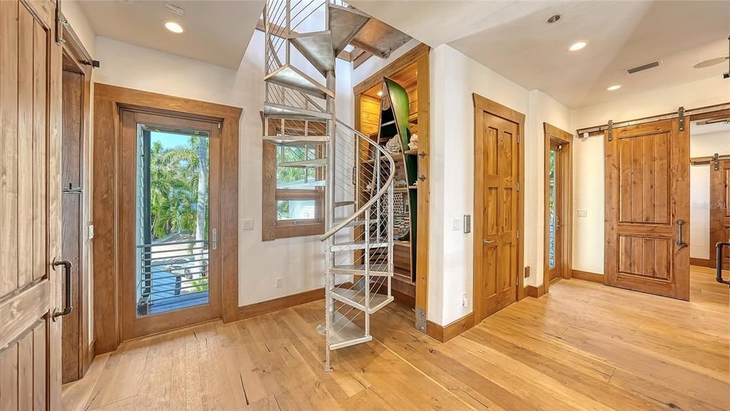 Experience luxury waterfront living at its finest with this stunning custom estate in 10216 46th Avenue W, Bradenton, Florida.