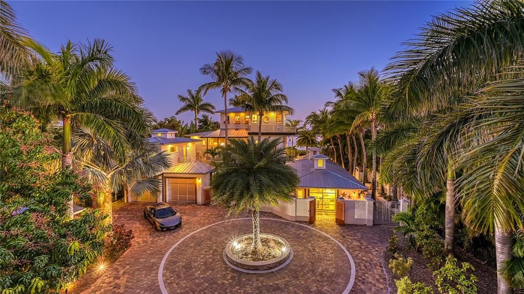 Experience luxury waterfront living at its finest with this stunning custom estate in 10216 46th Avenue W, Bradenton, Florida.