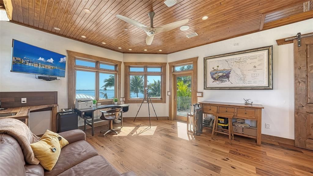 Experience luxury waterfront living at its finest with this stunning custom estate in 10216 46th Avenue W, Bradenton, Florida.