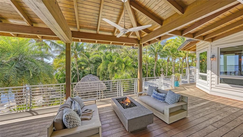 Experience luxury waterfront living at its finest with this stunning custom estate in 10216 46th Avenue W, Bradenton, Florida.
