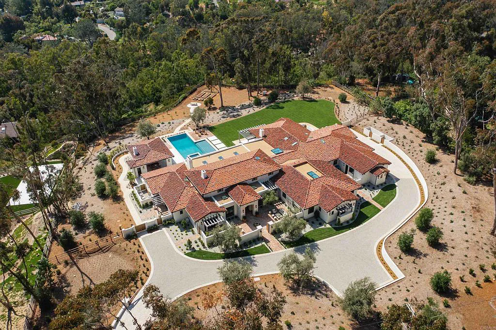 15250 Las Planideras Home in Rancho Santa Fe, California. Discover the extraordinary 15250 Las Planideras, a brand-new single-story custom home located on the desirable west side of Rancho Santa Fe. Built by the award-winning Herbst Construction and designed by Atelier A.Tesselaar, this exceptional property sits on nearly three acres of flat usable land.