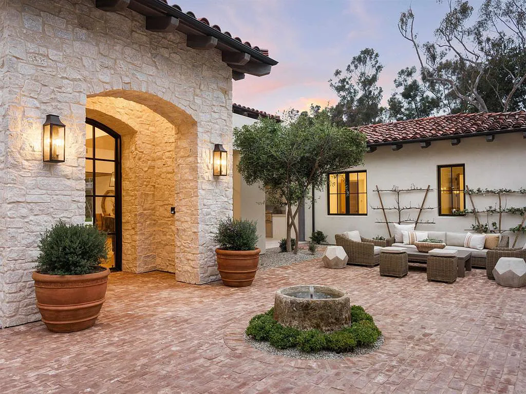 15250 Las Planideras Home in Rancho Santa Fe, California. Discover the extraordinary 15250 Las Planideras, a brand-new single-story custom home located on the desirable west side of Rancho Santa Fe. Built by the award-winning Herbst Construction and designed by Atelier A.Tesselaar, this exceptional property sits on nearly three acres of flat usable land.