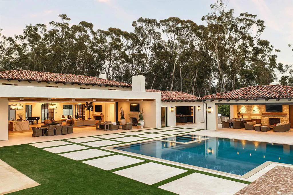 15250 Las Planideras Home in Rancho Santa Fe, California. Discover the extraordinary 15250 Las Planideras, a brand-new single-story custom home located on the desirable west side of Rancho Santa Fe. Built by the award-winning Herbst Construction and designed by Atelier A.Tesselaar, this exceptional property sits on nearly three acres of flat usable land.