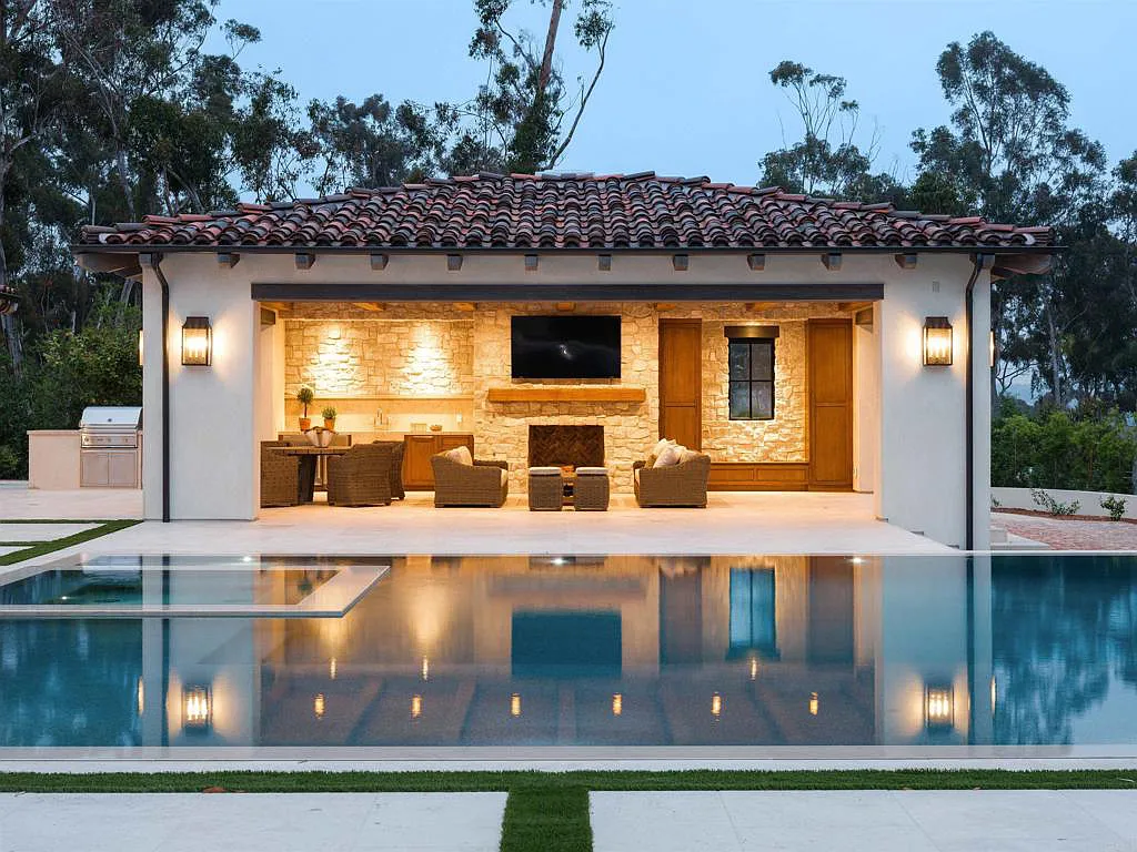15250 Las Planideras Home in Rancho Santa Fe, California. Discover the extraordinary 15250 Las Planideras, a brand-new single-story custom home located on the desirable west side of Rancho Santa Fe. Built by the award-winning Herbst Construction and designed by Atelier A.Tesselaar, this exceptional property sits on nearly three acres of flat usable land.