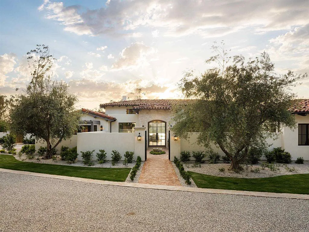 15250 Las Planideras Home in Rancho Santa Fe, California. Discover the extraordinary 15250 Las Planideras, a brand-new single-story custom home located on the desirable west side of Rancho Santa Fe. Built by the award-winning Herbst Construction and designed by Atelier A.Tesselaar, this exceptional property sits on nearly three acres of flat usable land.