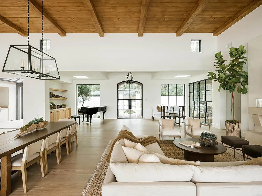 15250 Las Planideras Home in Rancho Santa Fe, California. Discover the extraordinary 15250 Las Planideras, a brand-new single-story custom home located on the desirable west side of Rancho Santa Fe. Built by the award-winning Herbst Construction and designed by Atelier A.Tesselaar, this exceptional property sits on nearly three acres of flat usable land.