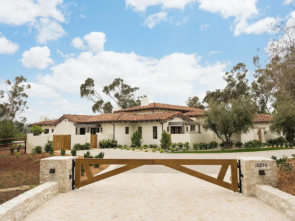 15250 Las Planideras Home in Rancho Santa Fe, California. Discover the extraordinary 15250 Las Planideras, a brand-new single-story custom home located on the desirable west side of Rancho Santa Fe. Built by the award-winning Herbst Construction and designed by Atelier A.Tesselaar, this exceptional property sits on nearly three acres of flat usable land.