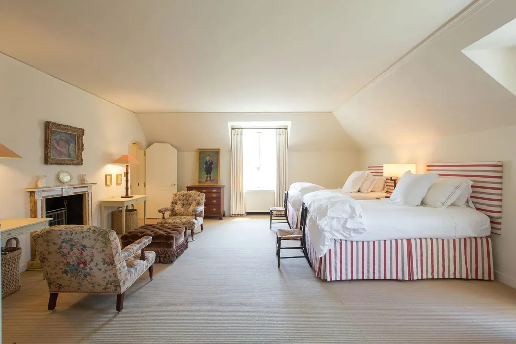 1543 Monk Road HOMESITE 1 Home in Gladwyne, Pennsylvania. Situated on 32.1 acres in the exclusive Philadelphia Main Line area, Linden Hill offers a unique opportunity to experience the epitome of estate living. This historic property, designed by renowned architect Edmund B. Gilchrist, showcases world-class architecture and a secluded, park-like setting. Impeccably maintained by its owners, the main residence and its dependencies exude timeless charm while incorporating 21st century amenities.
