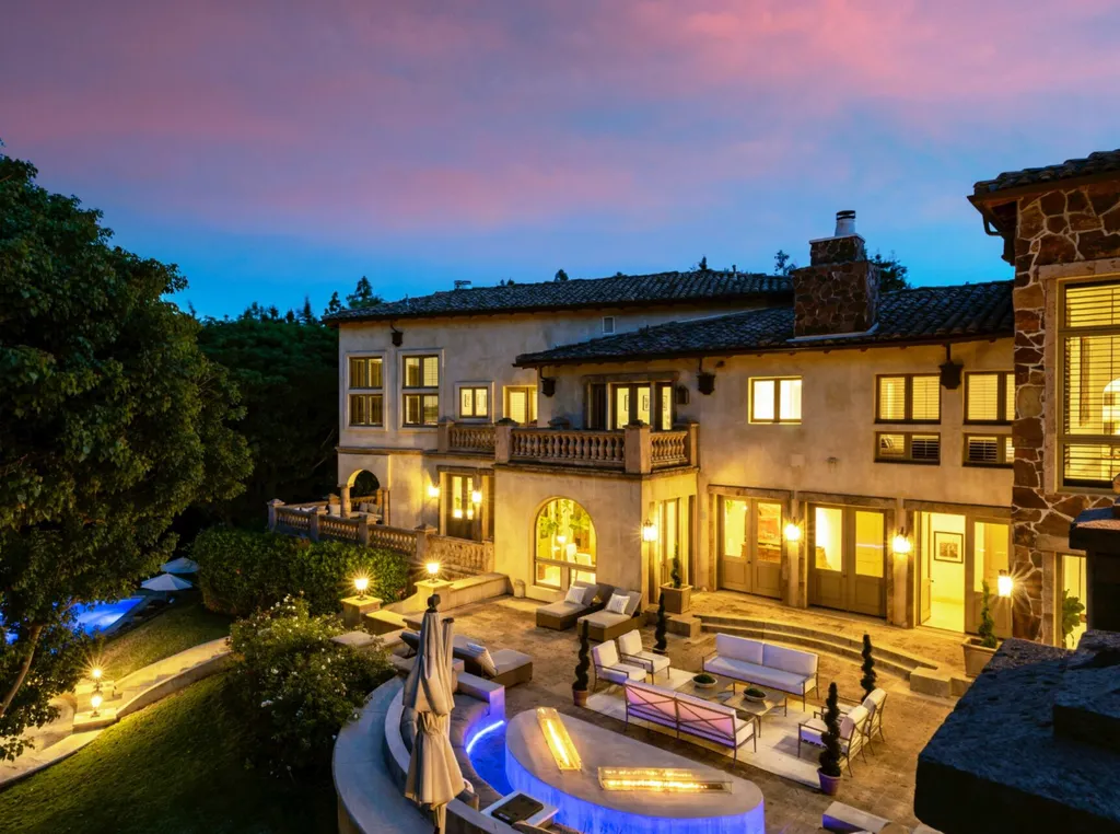 206 N Carolwood Drive Home in Los Angeles, California. Experience the epitome of luxurious living in this contemporary Tuscany-style estate nestled on the prestigious Carolwood Drive in prime Holmby Hills. Beyond the private gated entrance, this magnificent 10-bedroom, 10-bathroom residence awaits, surrounded by towering trees and lushly landscaped verdant grounds. Built with natural woods and imported stone, the home's romantic exterior seamlessly blends with the tranquil beauty of its surroundings.