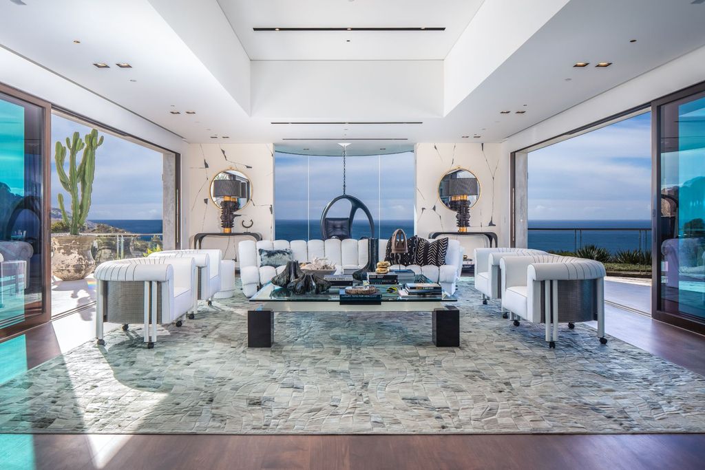 31401 Mar Vista Avenue Home in Laguna Beach, California. Located just minutes away from the prestigious Montage Laguna Beach resort, this unparalleled estate is situated in Southern California, offering stunning views of the Pacific Ocean and access to secluded beaches. Spread across 12 acres of native California landscape, this thoughtfully constructed property showcases exquisite design, abundant natural light, and a seamless integration with the surrounding environment.