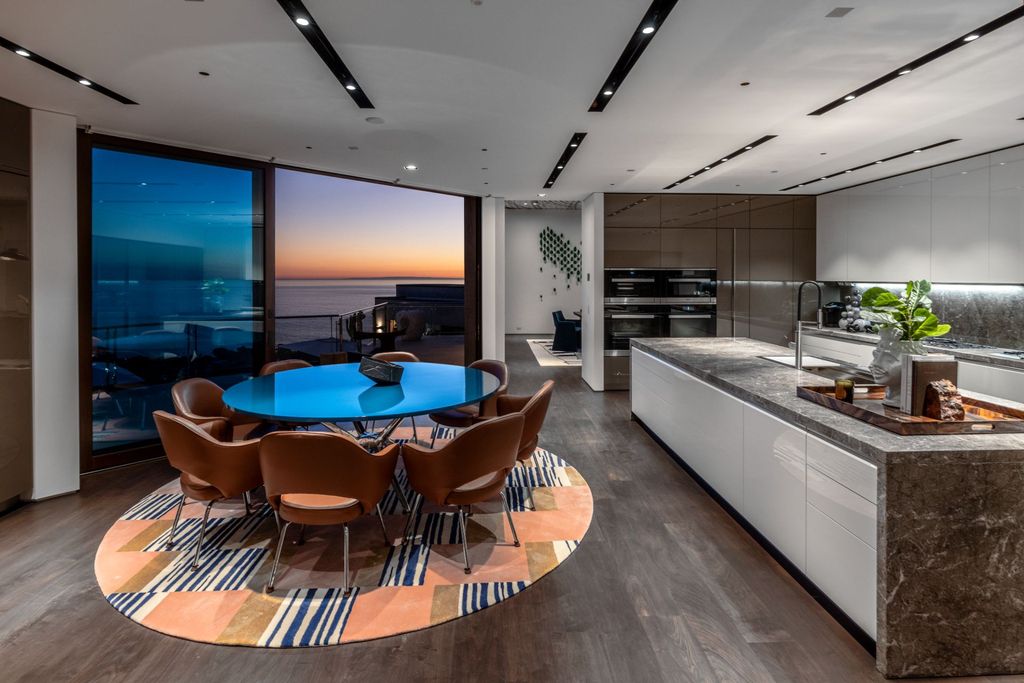 31401 Mar Vista Avenue Home in Laguna Beach, California. Located just minutes away from the prestigious Montage Laguna Beach resort, this unparalleled estate is situated in Southern California, offering stunning views of the Pacific Ocean and access to secluded beaches. Spread across 12 acres of native California landscape, this thoughtfully constructed property showcases exquisite design, abundant natural light, and a seamless integration with the surrounding environment.