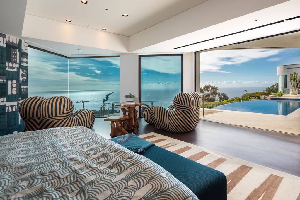 31401 Mar Vista Avenue Home in Laguna Beach, California. Located just minutes away from the prestigious Montage Laguna Beach resort, this unparalleled estate is situated in Southern California, offering stunning views of the Pacific Ocean and access to secluded beaches. Spread across 12 acres of native California landscape, this thoughtfully constructed property showcases exquisite design, abundant natural light, and a seamless integration with the surrounding environment.