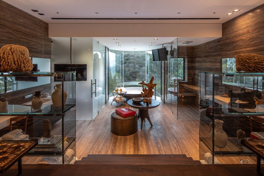31401 Mar Vista Avenue Home in Laguna Beach, California. Located just minutes away from the prestigious Montage Laguna Beach resort, this unparalleled estate is situated in Southern California, offering stunning views of the Pacific Ocean and access to secluded beaches. Spread across 12 acres of native California landscape, this thoughtfully constructed property showcases exquisite design, abundant natural light, and a seamless integration with the surrounding environment.