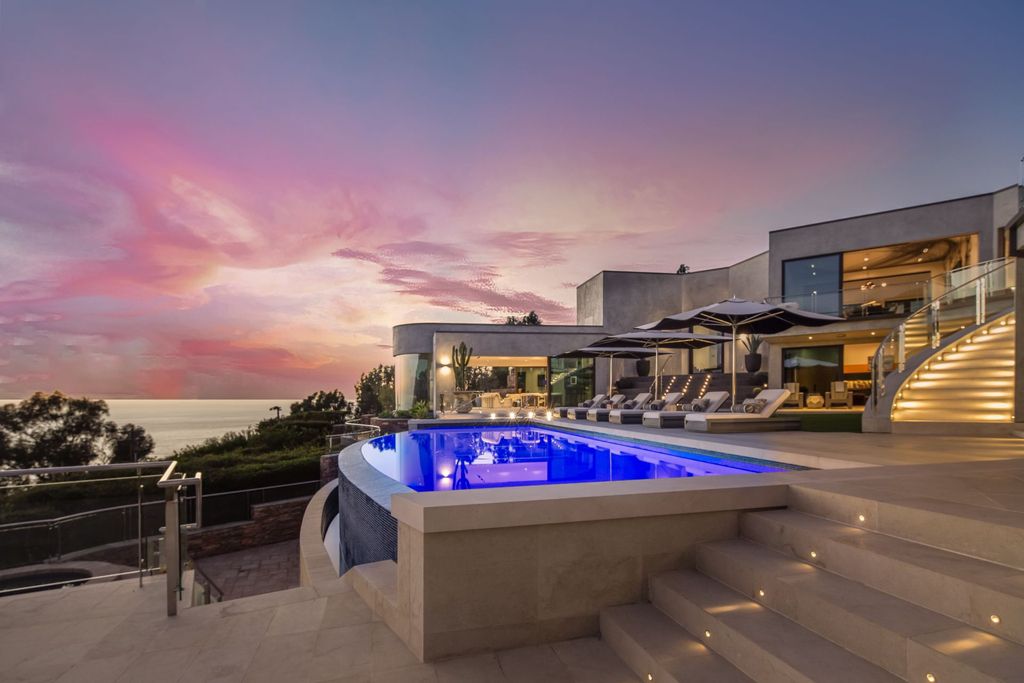 31401 Mar Vista Avenue Home in Laguna Beach, California. Located just minutes away from the prestigious Montage Laguna Beach resort, this unparalleled estate is situated in Southern California, offering stunning views of the Pacific Ocean and access to secluded beaches. Spread across 12 acres of native California landscape, this thoughtfully constructed property showcases exquisite design, abundant natural light, and a seamless integration with the surrounding environment.