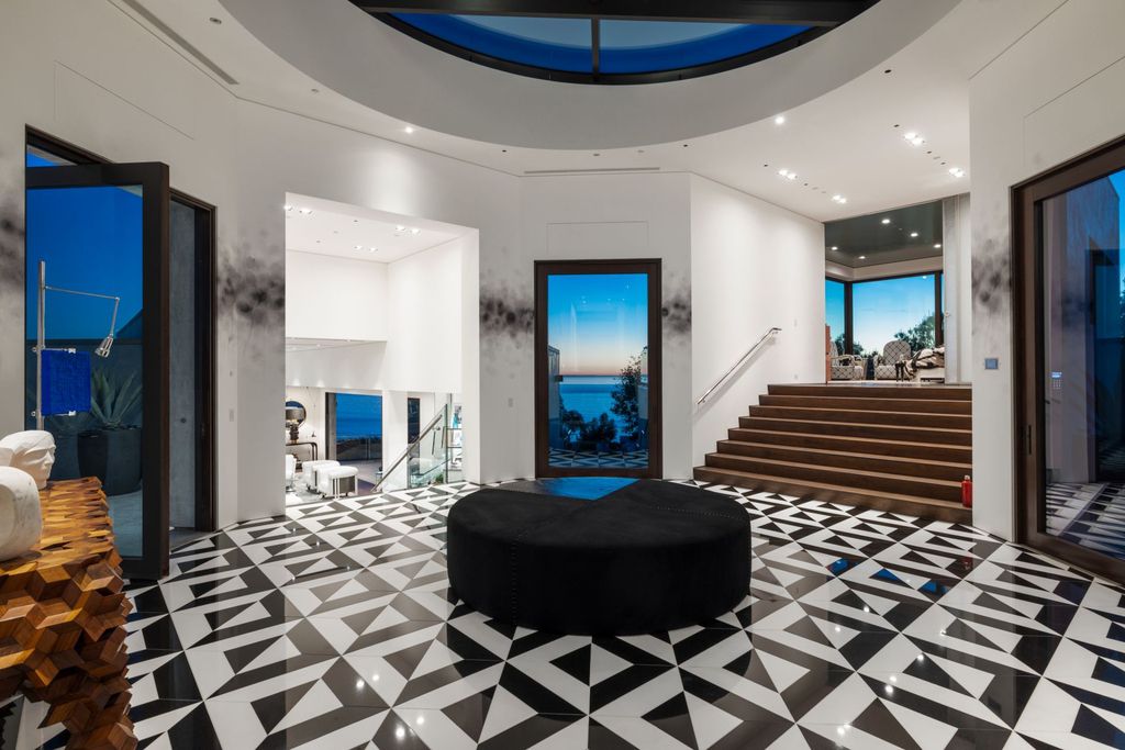 31401 Mar Vista Avenue Home in Laguna Beach, California. Located just minutes away from the prestigious Montage Laguna Beach resort, this unparalleled estate is situated in Southern California, offering stunning views of the Pacific Ocean and access to secluded beaches. Spread across 12 acres of native California landscape, this thoughtfully constructed property showcases exquisite design, abundant natural light, and a seamless integration with the surrounding environment.