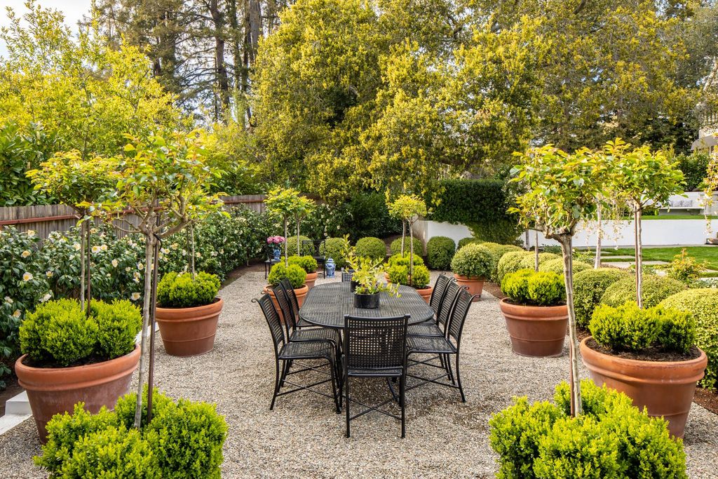 395 Hampton Road Home in Piedmont, California. The property has been expertly modernized while still maintaining its elegant provenance, with features such as custom cabinetry, marble countertops, and premium fixtures and appliances. The house boasts a newly renovated and expanded kitchen, formal living and dining rooms, and sweeping outdoor patios. 