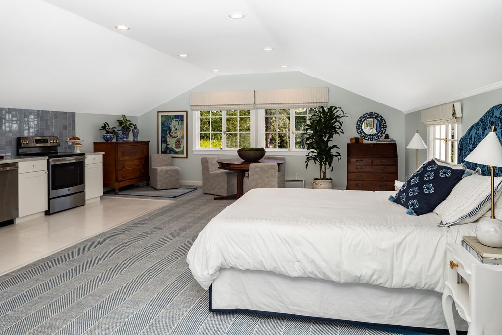 395 Hampton Road Home in Piedmont, California. The property has been expertly modernized while still maintaining its elegant provenance, with features such as custom cabinetry, marble countertops, and premium fixtures and appliances. The house boasts a newly renovated and expanded kitchen, formal living and dining rooms, and sweeping outdoor patios. 