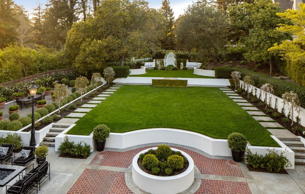 395 Hampton Road Home in Piedmont, California. The property has been expertly modernized while still maintaining its elegant provenance, with features such as custom cabinetry, marble countertops, and premium fixtures and appliances. The house boasts a newly renovated and expanded kitchen, formal living and dining rooms, and sweeping outdoor patios. 
