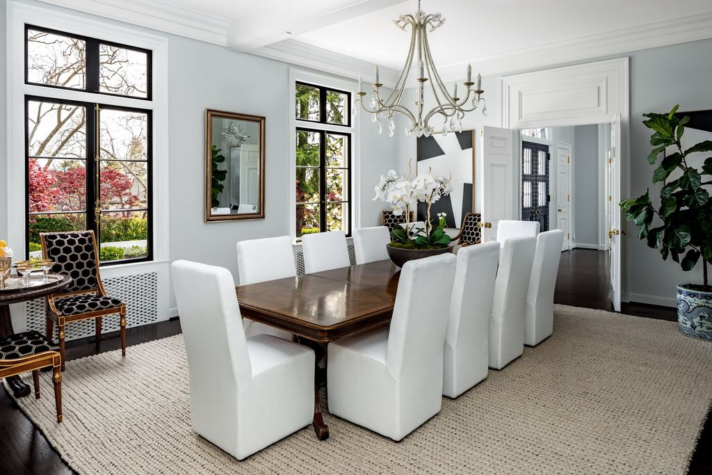395 Hampton Road Home in Piedmont, California. The property has been expertly modernized while still maintaining its elegant provenance, with features such as custom cabinetry, marble countertops, and premium fixtures and appliances. The house boasts a newly renovated and expanded kitchen, formal living and dining rooms, and sweeping outdoor patios. 