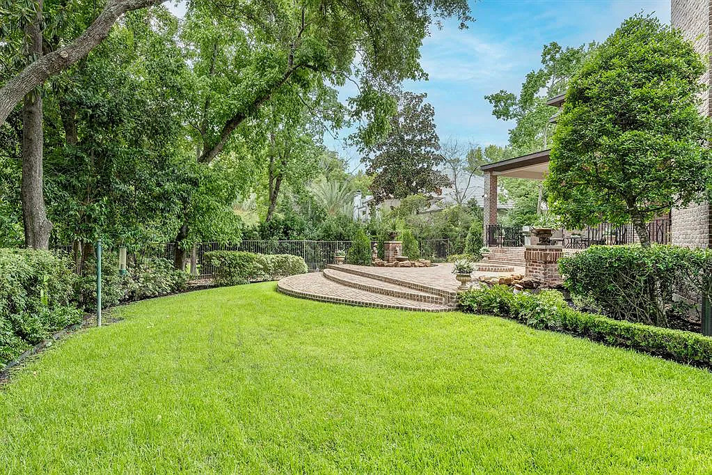 4 Crestwood Dr Houston TX 77007 21