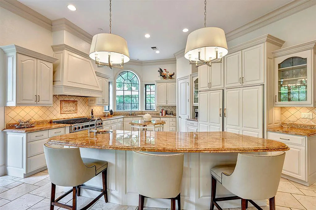 4 Crestwood Dr Houston TX 77007 5