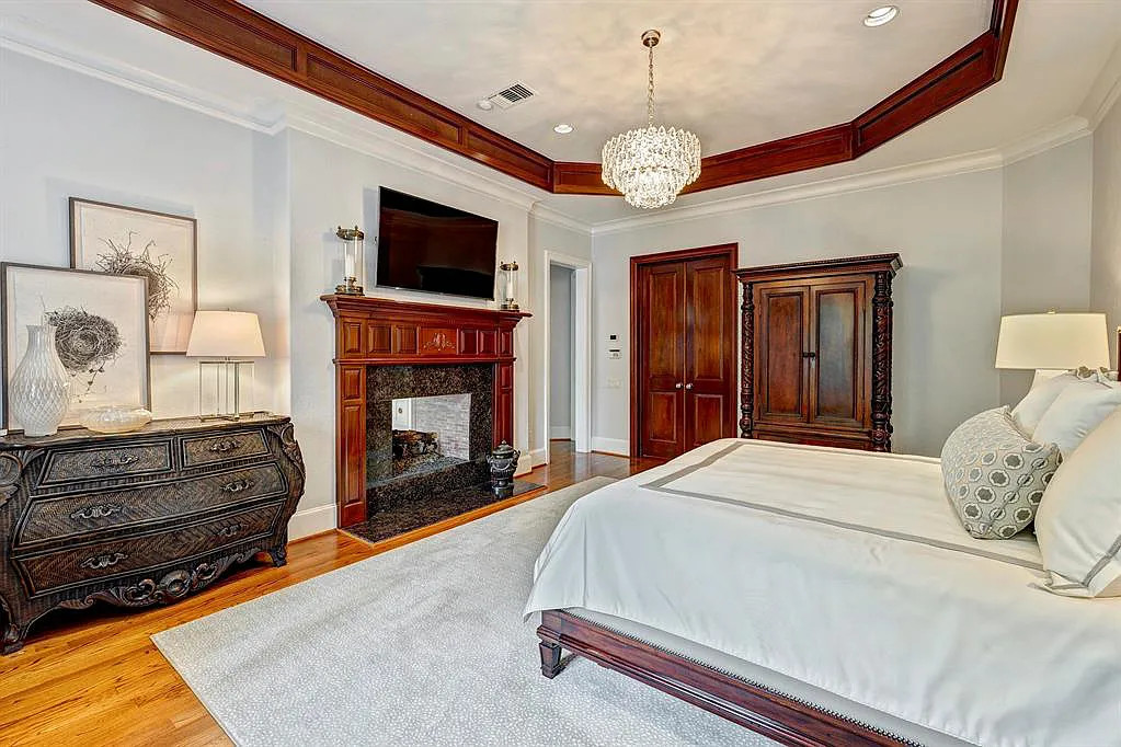 4 Crestwood Dr Houston TX 77007 7