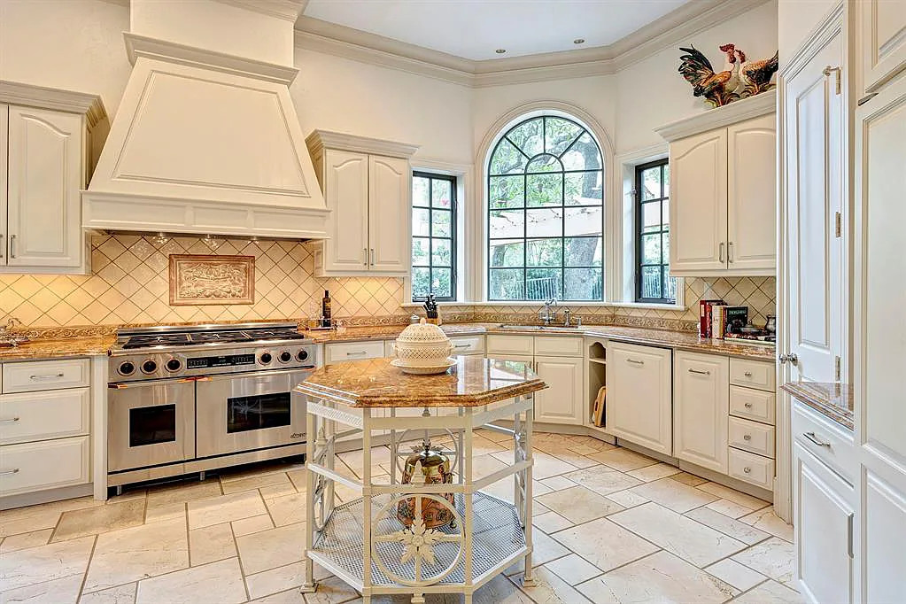 4 Crestwood Dr Houston TX 77007 9