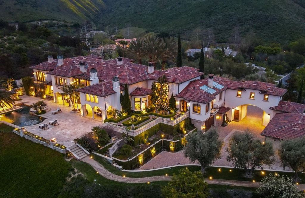 4787 Windhaven Drive Home in Thousand Oaks, California. Windhaven Vineyard Estate is a luxurious Mediterranean palace located in the guard-gated community of Country Club Estates. The estate sits on nearly 5 acres with stunning views of mountains, vineyards, and a golf course. 