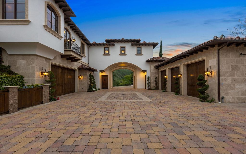 4787 Windhaven Drive Home in Thousand Oaks, California. Windhaven Vineyard Estate is a luxurious Mediterranean palace located in the guard-gated community of Country Club Estates. The estate sits on nearly 5 acres with stunning views of mountains, vineyards, and a golf course. 