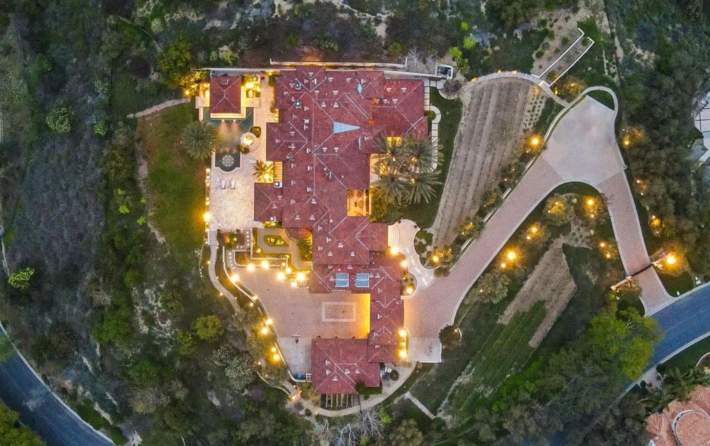 4787 Windhaven Drive Home in Thousand Oaks, California. Windhaven Vineyard Estate is a luxurious Mediterranean palace located in the guard-gated community of Country Club Estates. The estate sits on nearly 5 acres with stunning views of mountains, vineyards, and a golf course. 