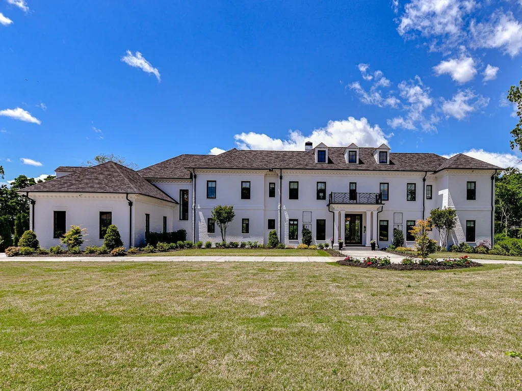 7214 Baltusrol Lane Home in Charlotte, North Carolina. Recently renovated with custom details, including Canadian Black Walnut hardwoods and Italian Calacatta marble, this home exudes elegance. The chef's kitchen, luxurious primary suite, and outdoor entertainment area with a pool and fireplace make this home the epitome of luxury. With a 3-car garage and golf cart bay, it caters to every need. Don't miss this opportunity to own a truly remarkable property.