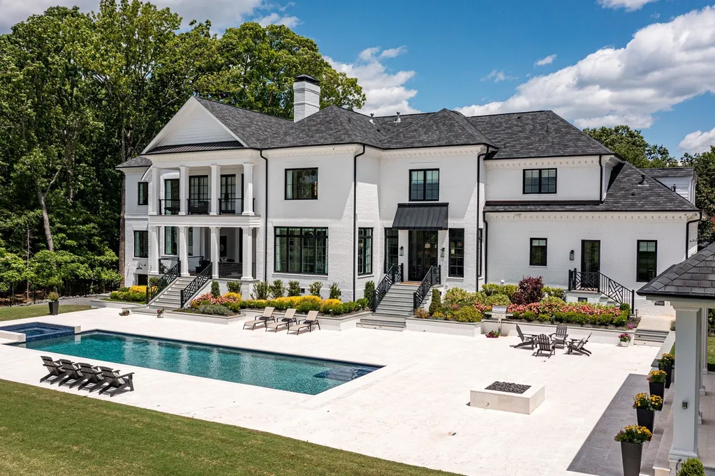7214 Baltusrol Lane Home in Charlotte, North Carolina. Recently renovated with custom details, including Canadian Black Walnut hardwoods and Italian Calacatta marble, this home exudes elegance. The chef's kitchen, luxurious primary suite, and outdoor entertainment area with a pool and fireplace make this home the epitome of luxury. With a 3-car garage and golf cart bay, it caters to every need. Don't miss this opportunity to own a truly remarkable property.