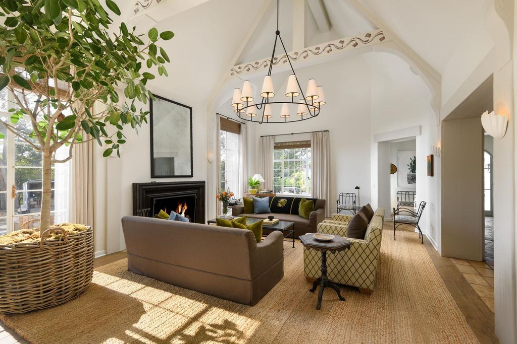808 San Ysidro Lane Home in Santa Barbara, California. Discover this meticulously renovated oasis located near the renowned San Ysidro Ranch and Upper Village. Imbued with a captivating French Country feel, this exceptional property has undergone a high-end modernization by acclaimed international designer Mike Moser and renowned builder Richard Heimberg.