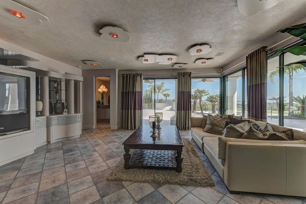 9125 Vista De Lago Court Home in Granite Bay, California. This grand estate is located at the highest point of Los Lagos, providing breathtaking views of Folsom Lake, the Sierra Nevada Mountains, and the Sacramento skyline. The main house boasts over 11,500 square feet while the guest house offers an additional 5,200 square feet.