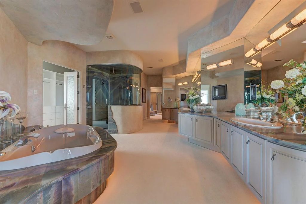 9125 Vista De Lago Court Home in Granite Bay, California. This grand estate is located at the highest point of Los Lagos, providing breathtaking views of Folsom Lake, the Sierra Nevada Mountains, and the Sacramento skyline. The main house boasts over 11,500 square feet while the guest house offers an additional 5,200 square feet.