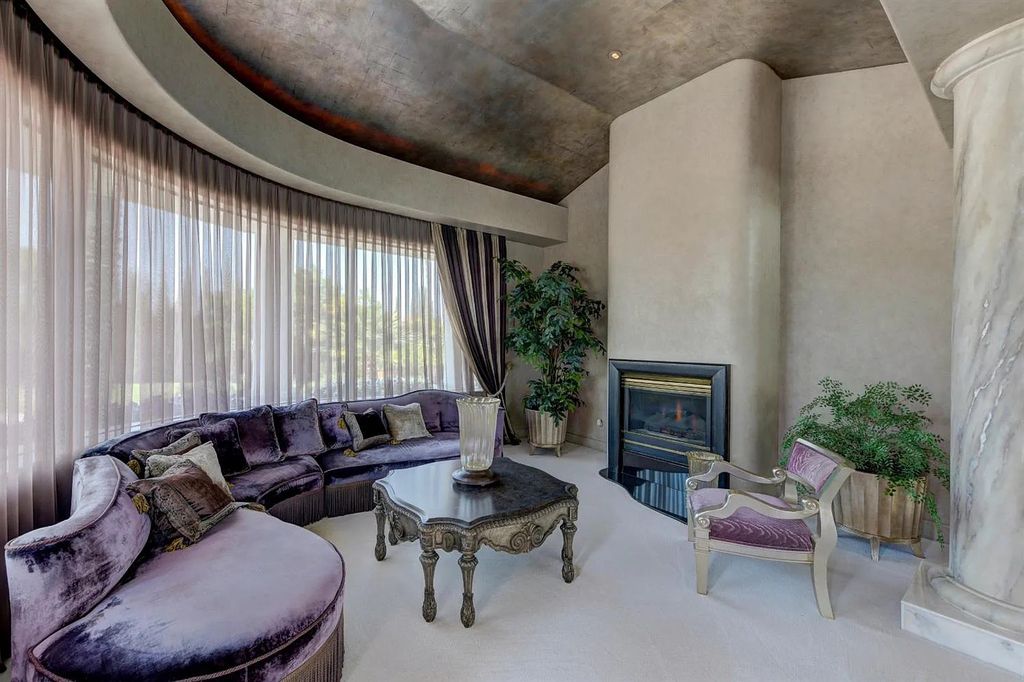 9125 Vista De Lago Court Home in Granite Bay, California. This grand estate is located at the highest point of Los Lagos, providing breathtaking views of Folsom Lake, the Sierra Nevada Mountains, and the Sacramento skyline. The main house boasts over 11,500 square feet while the guest house offers an additional 5,200 square feet.