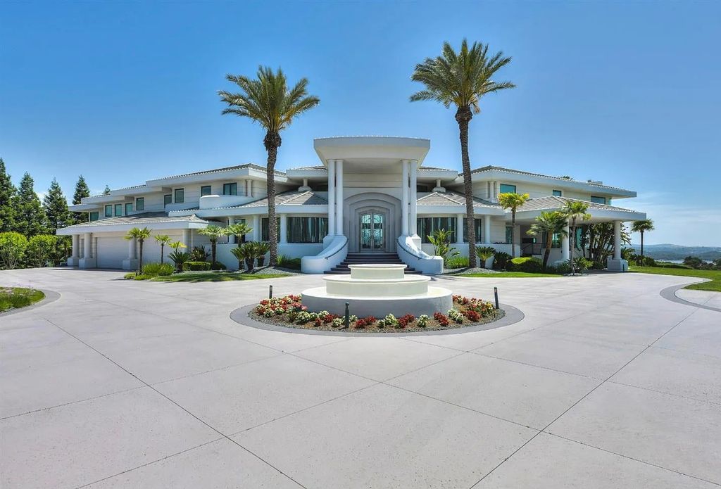 9125 Vista De Lago Court Home in Granite Bay, California. This grand estate is located at the highest point of Los Lagos, providing breathtaking views of Folsom Lake, the Sierra Nevada Mountains, and the Sacramento skyline. The main house boasts over 11,500 square feet while the guest house offers an additional 5,200 square feet.
