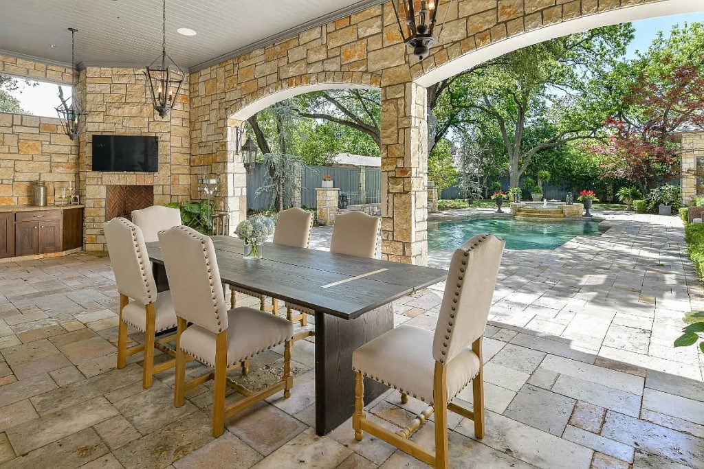 9996 Hollow Way Rd Dallas TX 75220 22