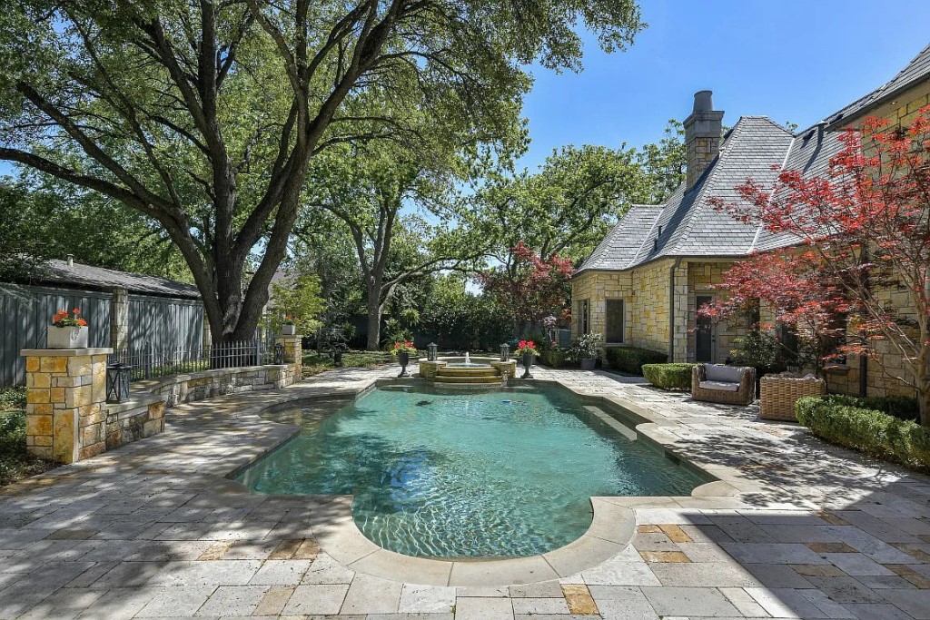 9996 Hollow Way Rd Dallas TX 75220 23