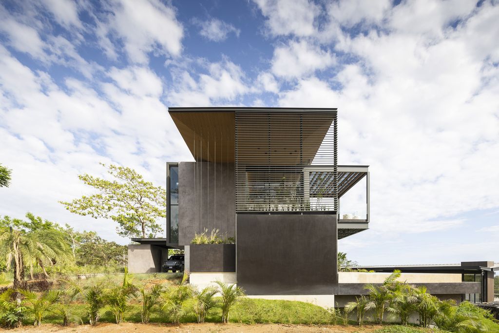 Black Pearl House, Contemporary Tropical Oasis by QBO3 Arquitectos 1 Black Pearl House, Contemporary Tropical Oasis by QBO3 Arquitectos
