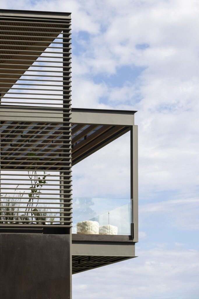 Black Pearl House, Contemporary Tropical Oasis by QBO3 Arquitectos 27 Black Pearl House Contemporary Tropical Oasis by QBO3 Arquitectos 7